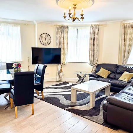 Hyde Park Corner Spacious 2 Bedroom